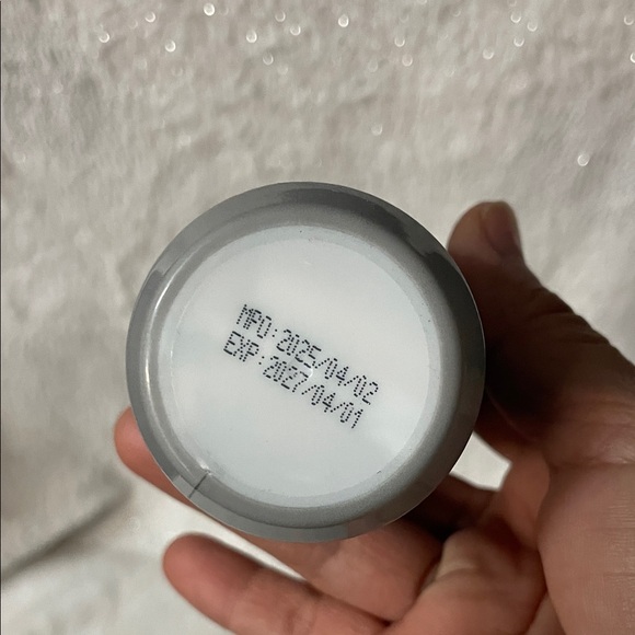 GIVEY - Wet wipes Keychain Charm - Picture 3 of 3